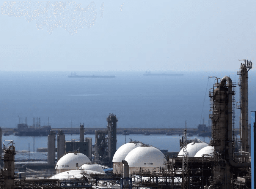 متحدہ عرب امارات کا جہاز ایران  کے قریب ڈوب گیا 