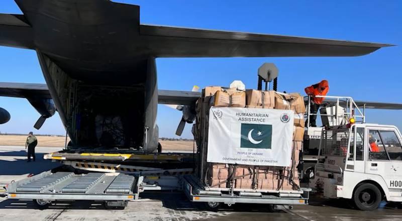 Pakistan’s humanitarian aid for Ukraine handed over to Poland