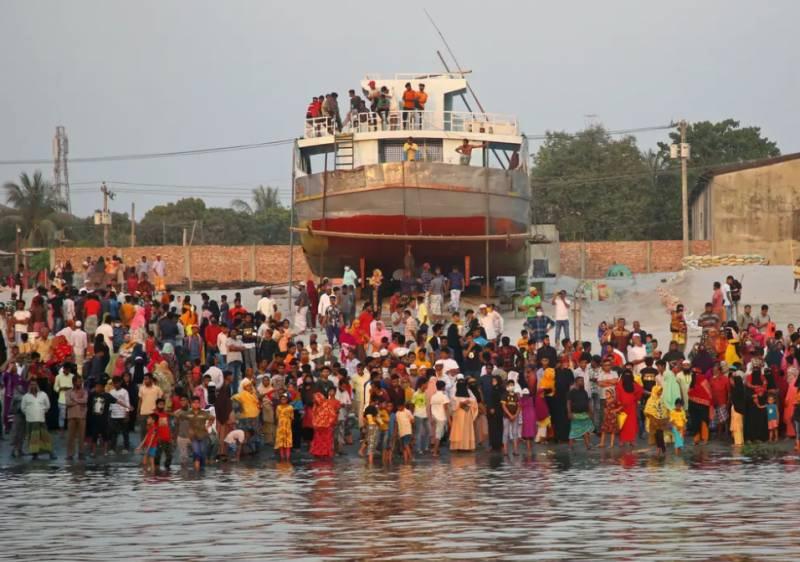 Five dead, dozens feared missing in Bangladesh ferry sinking