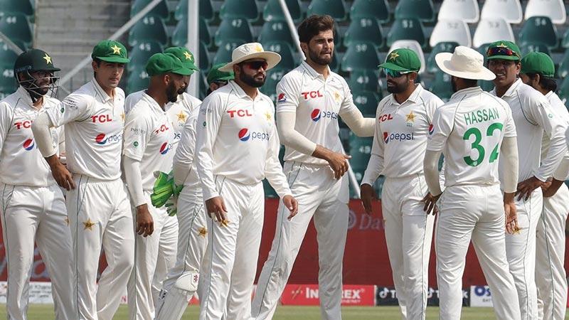 Australia bat against Pakistan on second day of Lahore Test