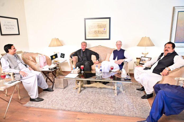 PTI VC Shah Mahmood, Pervaiz Elahi discuss political situation of country