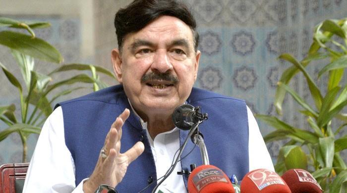 Within next 72 hours, Pakistan’s political situation to become clear: Rasheed 