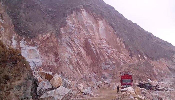 مہمند : ماربل کی کان گر گئی ، تین مزدور ملبے تلے دب گئے 