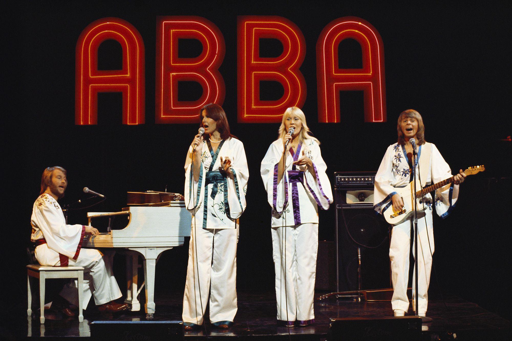 Pop band ABBA announces first studio album in 40 years