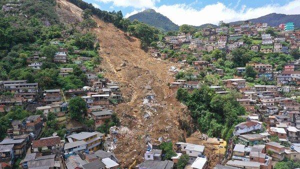 11 killed as Brazil bus plunges into ravine 