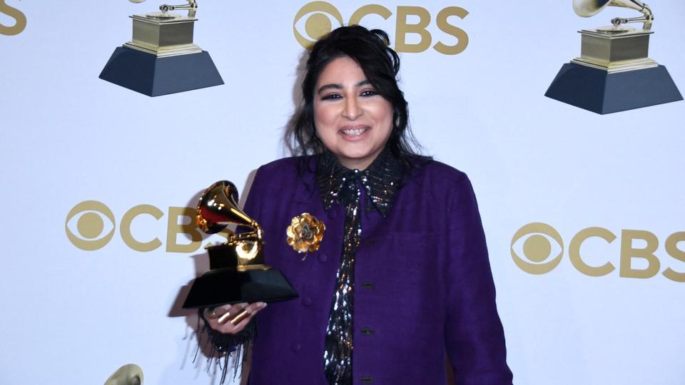 Arooj Aftab becomes first-ever Pakistani to win prestigious Grammy award 