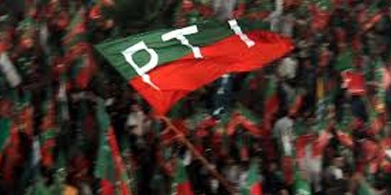 لاہور ہوٹل میں  اپوزیشن کے ارکان کی موجودگی پر تحریک انصاف کے کارکن احتجاج کرنے پہنچ گئے