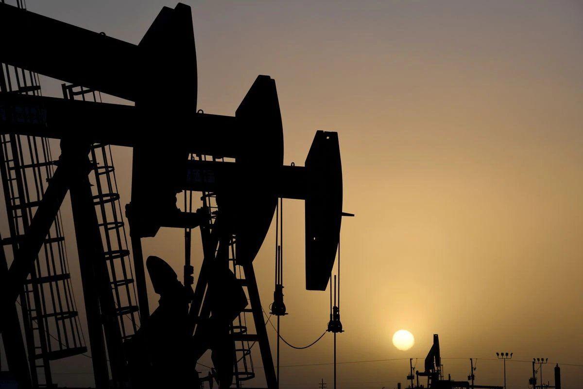 Oil prices settle up 2%, post weekly loss on stockpile releases