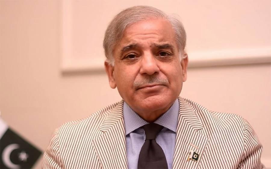 وزیر اعظم ایک روزہ دورے پر کراچی پہنچ گئے ، مزار قائدؒ پر حاضری دی اور فاتحہ خوانی کی