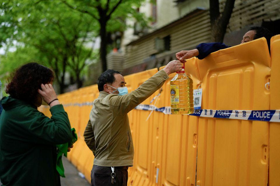 Shanghai vows punishment for COVID lockdown violators as cases hit 25,000