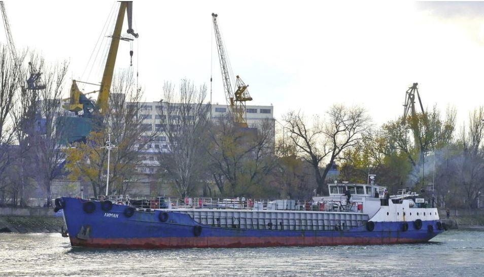 Tanker carrying 750 tonnes of fuel sinks off Tunisia's southeast coast