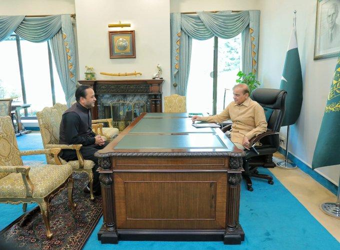 وزیرِ اعظم  سے سابق وزیراعلی گلگت بلتستان  کی ملاقات