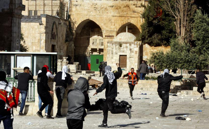 31 wounded in clashes between Palestinians and Israeli police at Jerusalem holy site