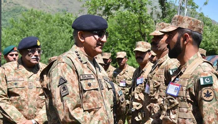 آرمی چیف کا لائن آف کنٹرول پر اگلے مورچوں کا دورہ