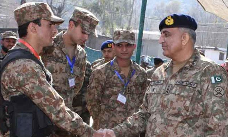 آرمی چیف نےایل او سی پر جوانوں کے ساتھ عیدمنائی