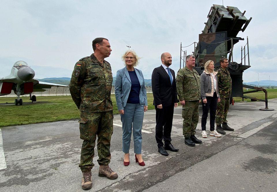 Germany to send seven self-propelled howitzers to Ukraine