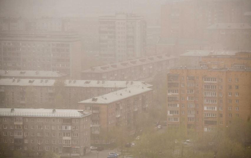 At least eight dead in Siberia fire as high winds hamper rescue