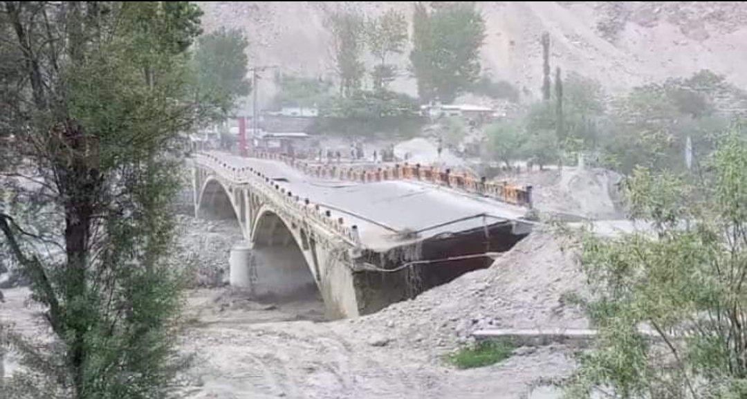 Shishper Glacier outburst causes high flood, badly damages bridge in Hunza's Hassanabad area