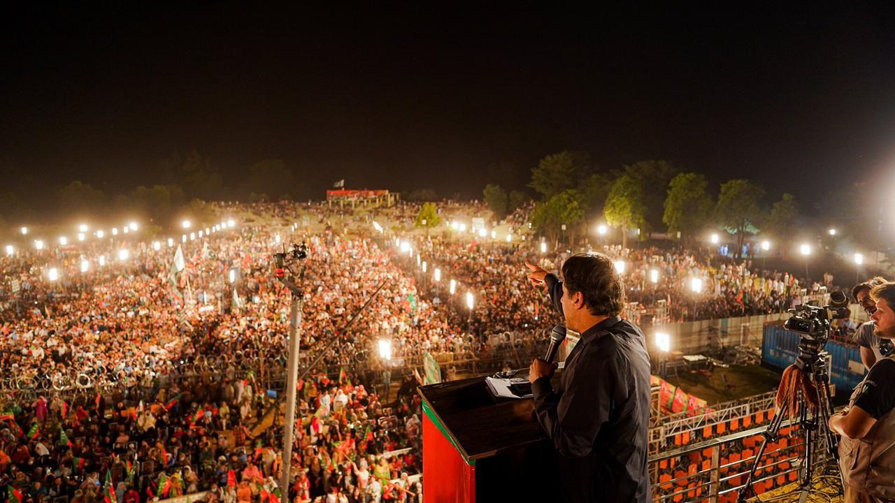 میں ایک قوم کو تشکیل پاتے دیکھ رہا ہوں:عمران خان