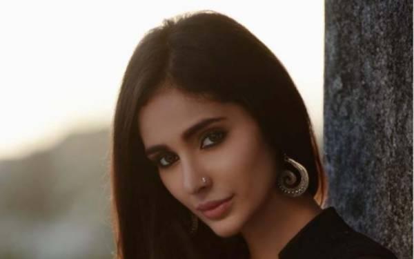 بالی ووڈ کی معروف اداکارہ کو گھر میں یرغمال بناکر لوٹ لیا گیا
