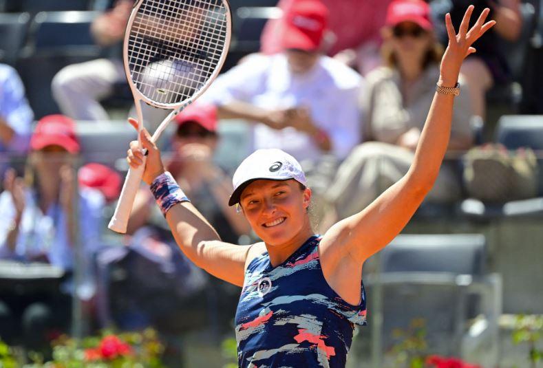 No 1 Swiatek beats Sabalenka to reach Italian Open final