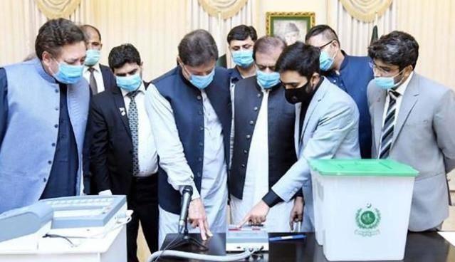 PM Imran cast mock vote as he tests electronic voting machine