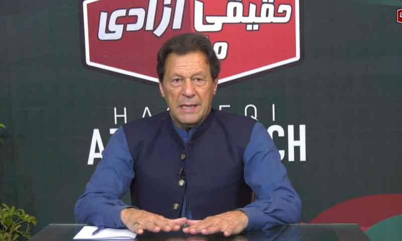 عمران خان کنٹینر پر صوابی کیلئے روانہ