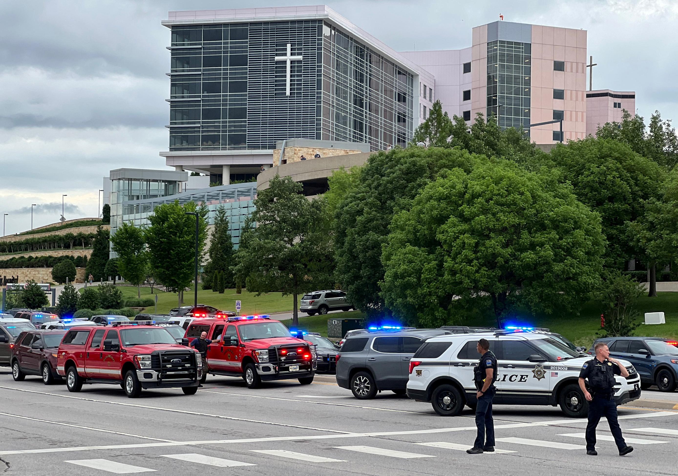 Gunman kills four in Oklahoma medical center