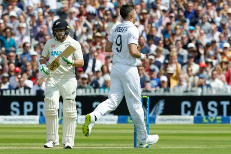 England lose 17 wickets on day one of first Test against New Zealand