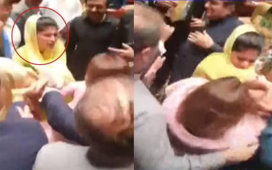 سندھ بجٹ اجلاس؛ پی ٹی آئی اور پی پی خواتین ارکان اسمبلی گتھم گتھا ہوگئیں
