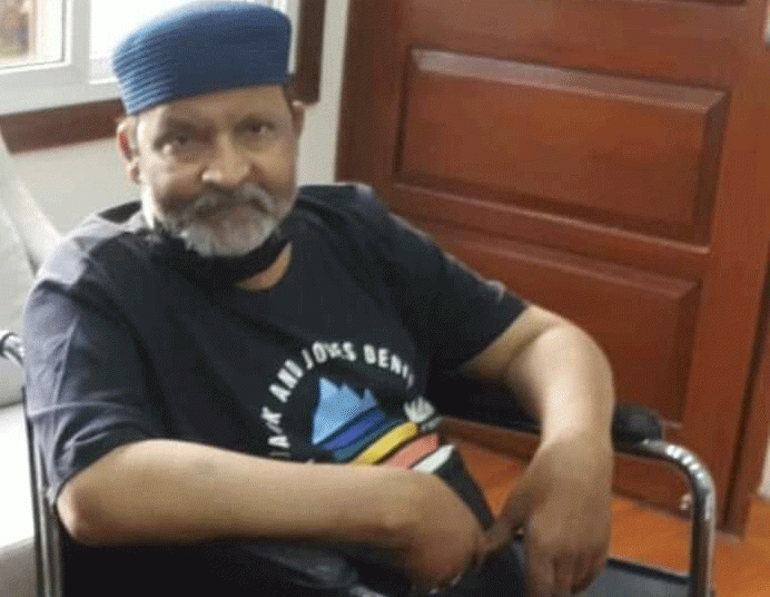 اداکار عمر شریف  کے بیٹے کی قوم سے دعاؤں کی اپیل