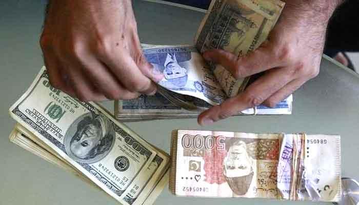 اوپن مارکیٹ میں ڈالر 209 روپے پر برقرار