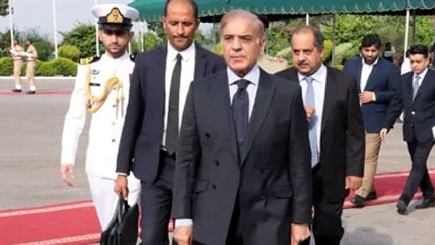 وزیرِ اعظم ایک روزہ دورے پر کراچی پہنچ گئے
