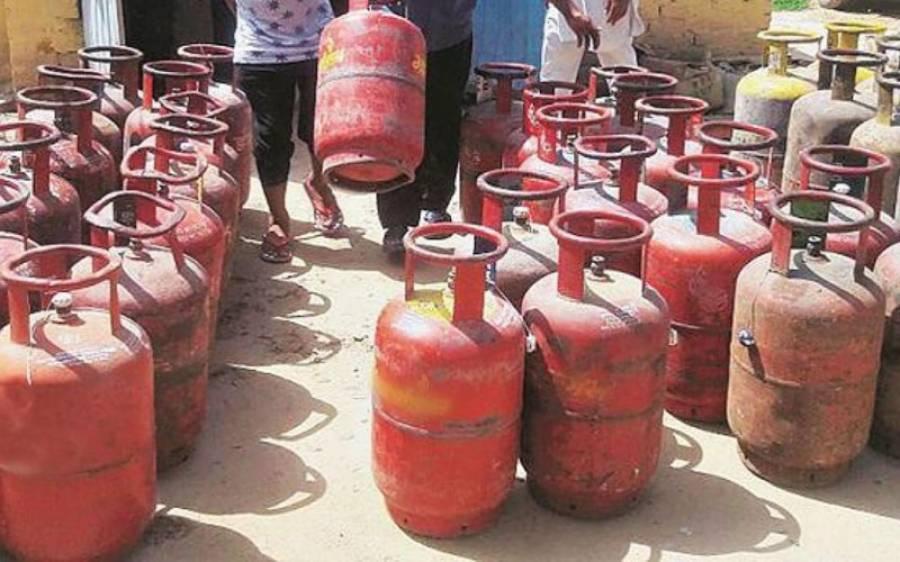 گیس کے گھریلو سلنڈر کی قیمت میں 120 روپے کا اضافہ