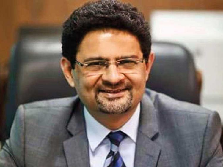 یکم جولائی سے پیٹرول مہنگا ہوگا:مفتاح اسماعیل