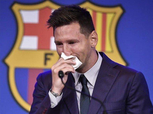 فٹ بال کے بے تاج بادشاہ لیونل میسی بارسلونا کلب چھوڑنے پر روپڑے