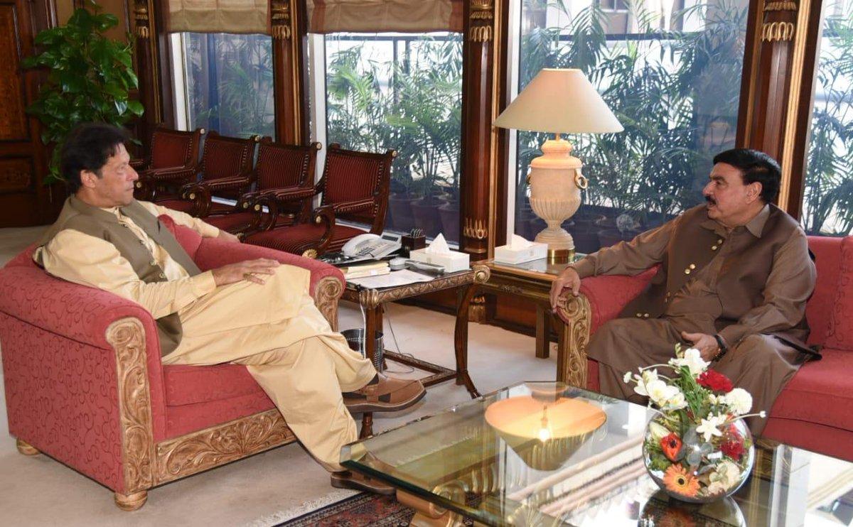وزیراعظم عمران خان سے وزیر داخلہ شیخ  رشید کی ملاقات