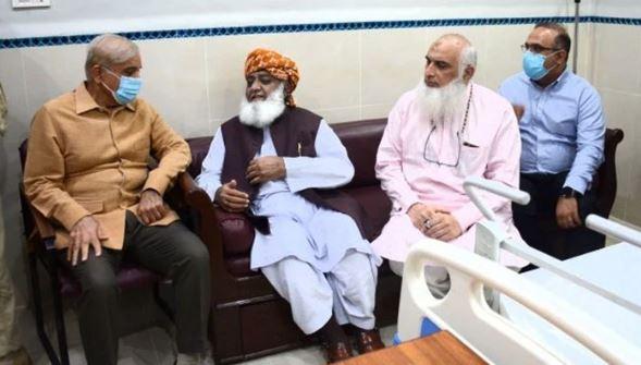 مولانا فضل الرحمان طبیعت کی ناسازی کے باعث اسپتال داخل، وزیراعظم کی عیادت