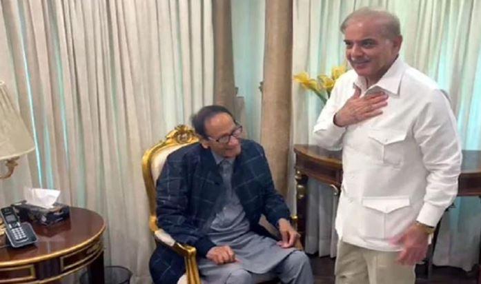 شہباز شریف کی چودھری شجاعت حسین سے ملاقات، صورتحال پر تبادلہ خیال