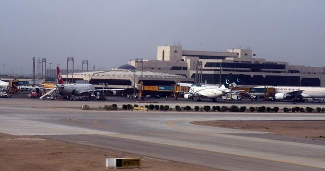 بھارتی مسافر طیارے میں فنی خرابی،کراچی ایئرپورٹ پر ہنگامی لینڈنگ