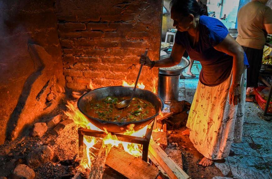 Sri Lankans return to cooking with firewood as economy burns