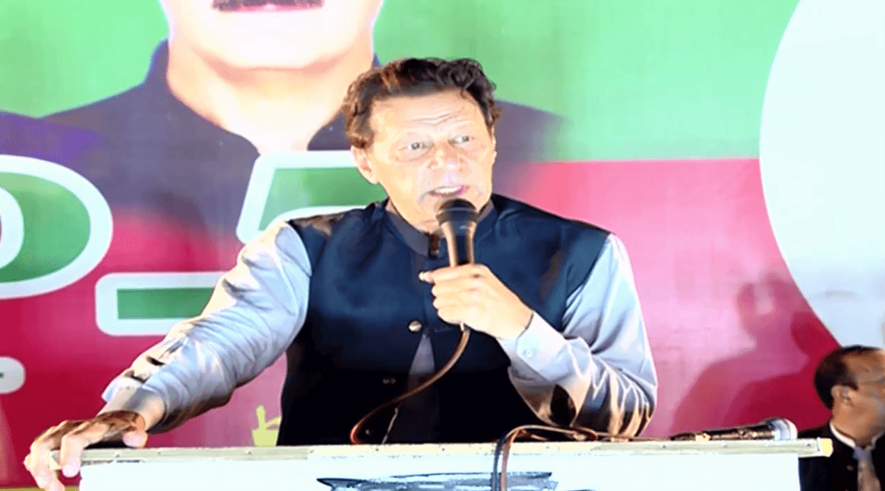 ہم فیصلہ کن وقت پر کھڑے ہو گئے ہیں:عمران خان