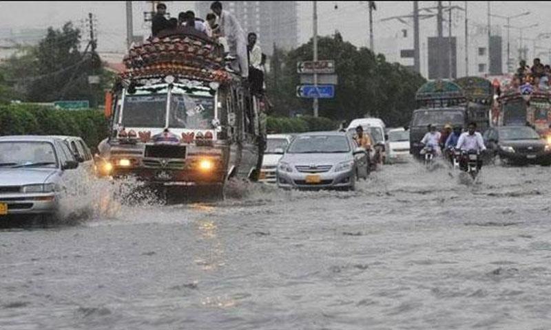 کراچی: بارش کے دوران مختلف حادثات میں 17 افراد جاں بحق
