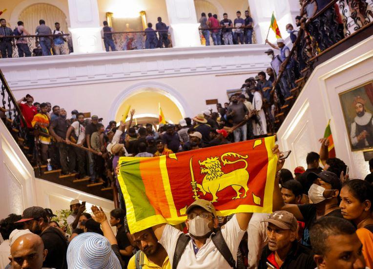 Sri Lanka premier offers resignation after angry protesters storm president's house