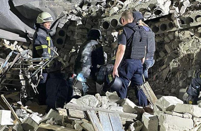 Russian rockets hit apartment block, kill 15 