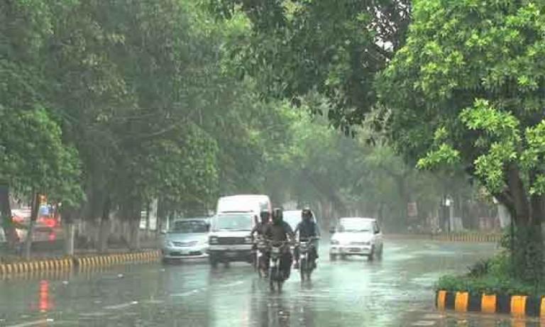 Rain turns weather pleasant in different parts of Lahore