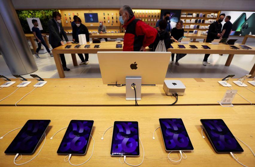 Taiwan blames Chinese Apple supplier for stealing secrets