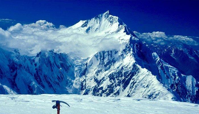 راکا پوشی پر پھنسے 3 کوہ پیما ریسکیو کرلیے گئے