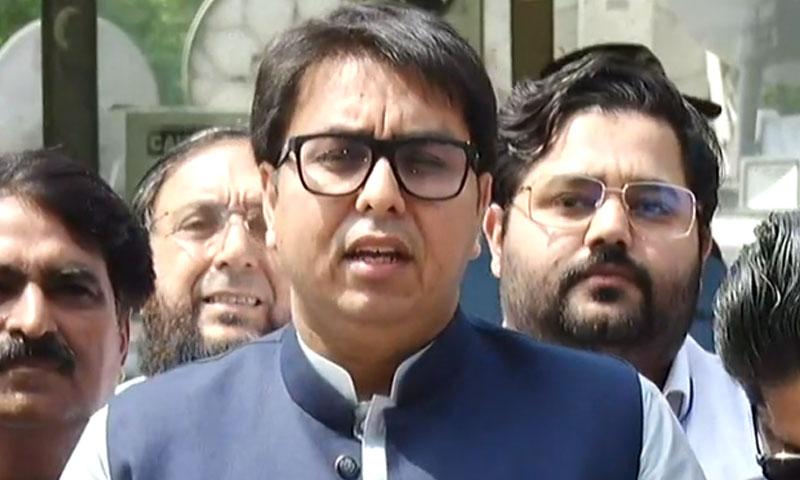 شہباز گل کو گرفتار کرلیا گیا ، وزیرداخلہ عطا تارڑکا دعویٰ