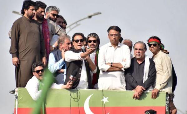 Court extends PTI leaders' bail till July 26 in Long March vandalism case